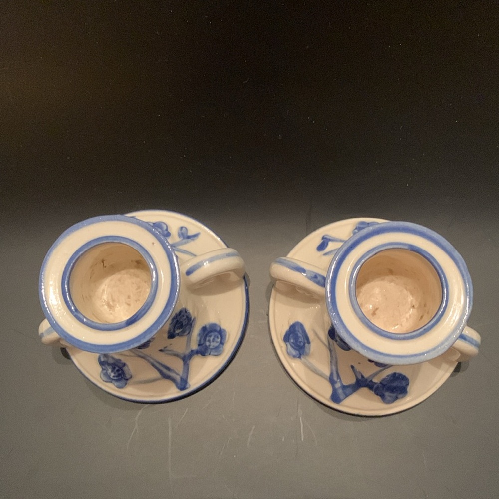 VINTAGE PAIR CANDLE HOLDERS BLUE/CREME CHINA JAPAN FLORAL NON SCRATCH STRIPS - Picture 3 of 6